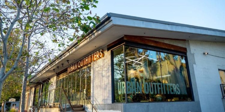 Urban Outfitters duplicará su apuesta con 54 tiendas en 2026