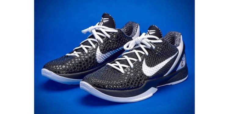 Stephen Curry subasta sus zapatillas más exclusivas
