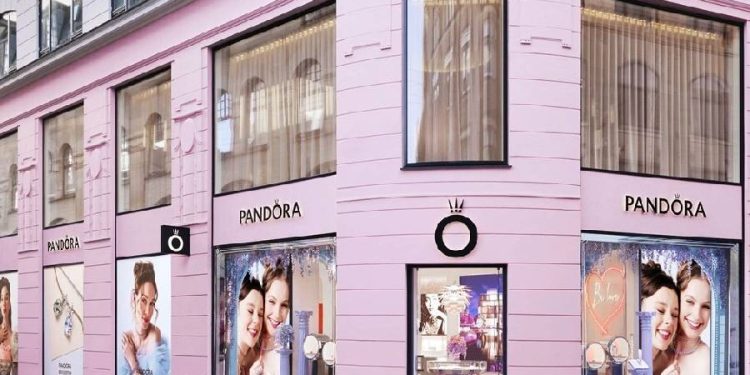 ¿Crisis o evolución? Pandora se reinventa tras caer sus ganancias