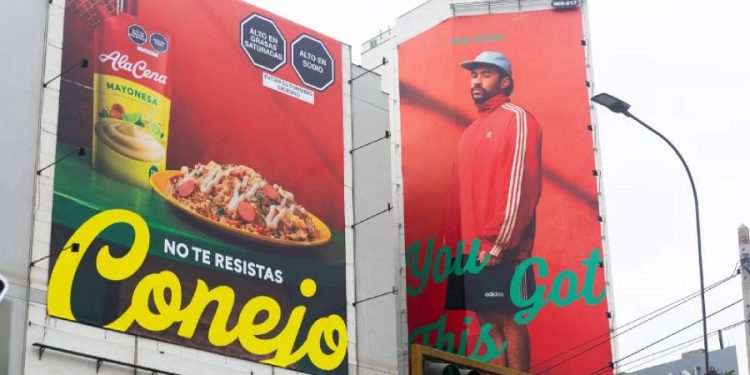¿Por qué AlaCena le dice «conejo» a la valla de adidas?
