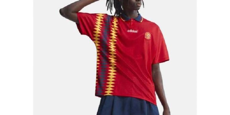 Adidas relanza la mítica camiseta retro de la selección de España