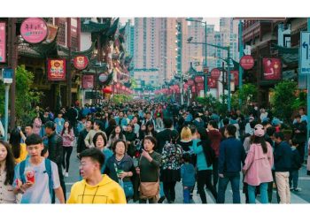 Alarma en China: el consumo sufre su primera caída en tres años