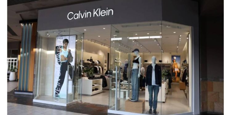 Calvin Klein expande su presencia en Argentina