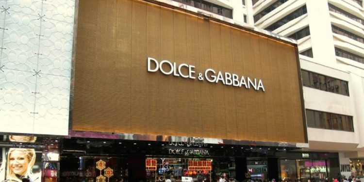 Dolce & Gabbana vende activos en Milán por crisis financiera