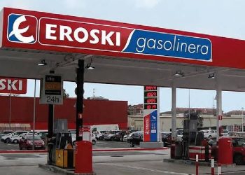 El gigante vasco Eroski vende sus 40 gasolineras a Petroprix