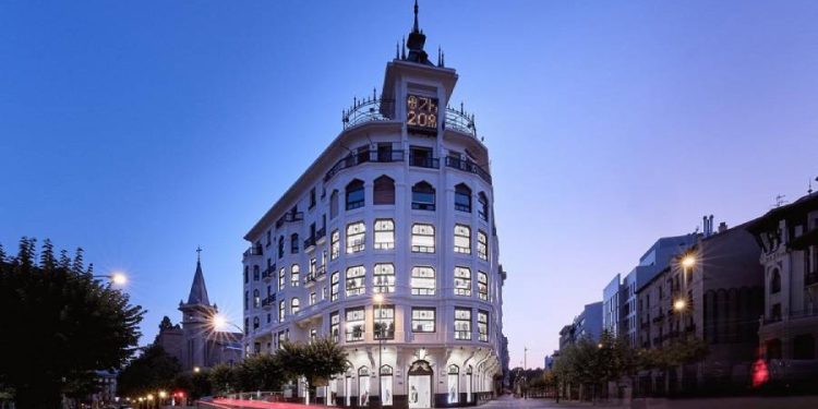 Inditex gana 1.375 millones y sus acciones suben en Bolsa