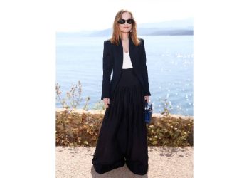 Isabelle Huppert dicta sentencia: el pantalón palazzo que reinará en 2027