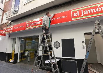 Mercadona domina Andalucía frente al avance de El Jamón, MAS y Lidl
