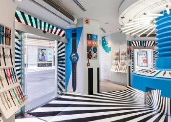 Swatch deslumbra en Ibiza con una pop up store de verano