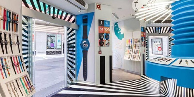 Swatch deslumbra en Ibiza con una pop up store de verano