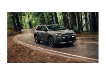 El auto más vendido del planeta mantiene los motores tradicionales y corona a Toyota
