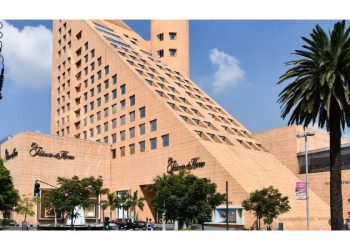 Nueva Cúpula en El Palacio de Hierro: Sacudida Directiva