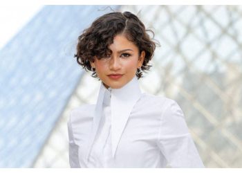 Zendaya redefine el lujo urbano con una camiseta básica y Cartier