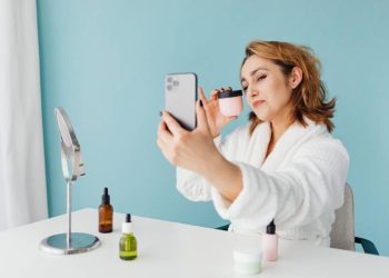 Marcas de belleza cambian de estrategia, ahora buscan expertos en skincare