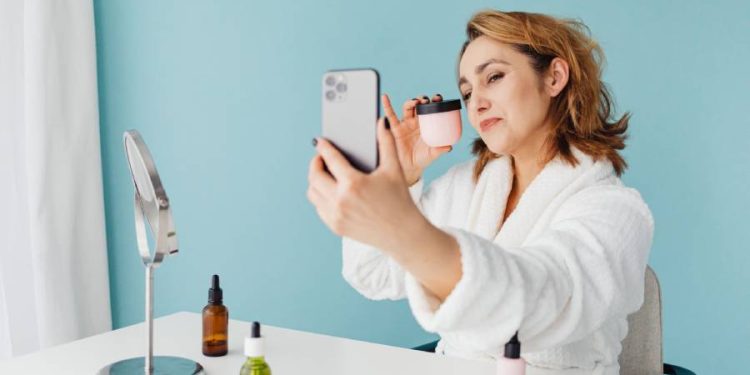 Marcas de belleza cambian de estrategia, ahora buscan expertos en skincare