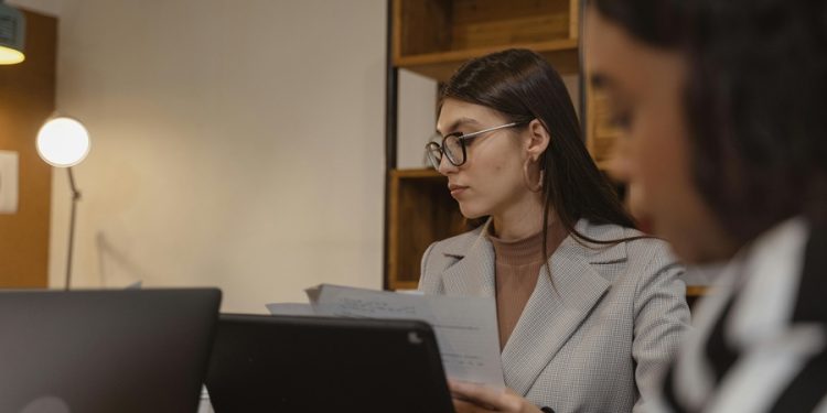 Por qué las empresas chilenas no contratan mujeres y cómo revertirlo