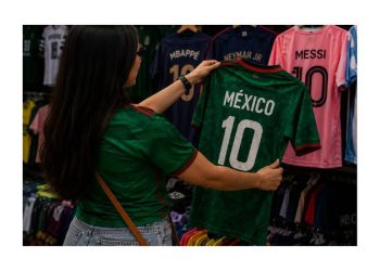 El Mundial dinamiza el comercio de indumentaria deportiva en México