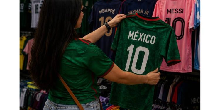 El Mundial dinamiza el comercio de indumentaria deportiva de segunda mano en México