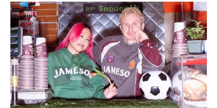 El diseñador Colm Dillane reinterpreta la estética del fútbol en su alianza con Jameson