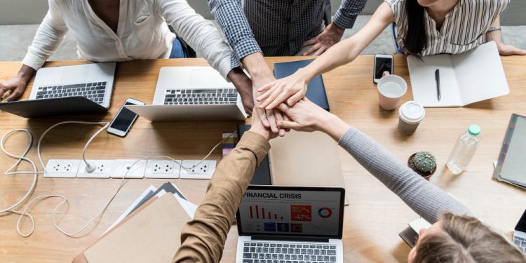 IA acelera la colaboración en Nubank