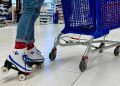 Carrefour lleva un supermercado sobre ruedas a las aldeas gallegas