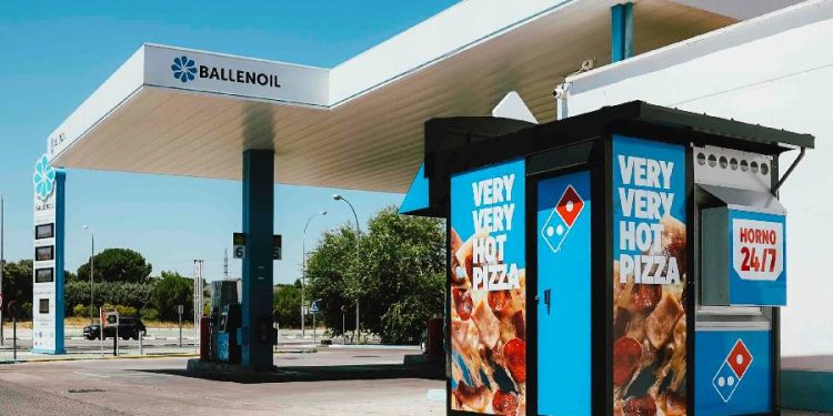 Domino's Pizza revoluciona con su primer vending 24/7 en España