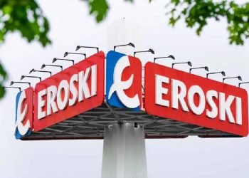 EROSKI vende sus 40 gasolineras a PETROPRIX y refuerza su estrategia alimentaria