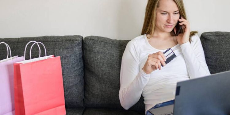 El 31% de los españoles opta por un modelo híbrido en la compra de alimentación