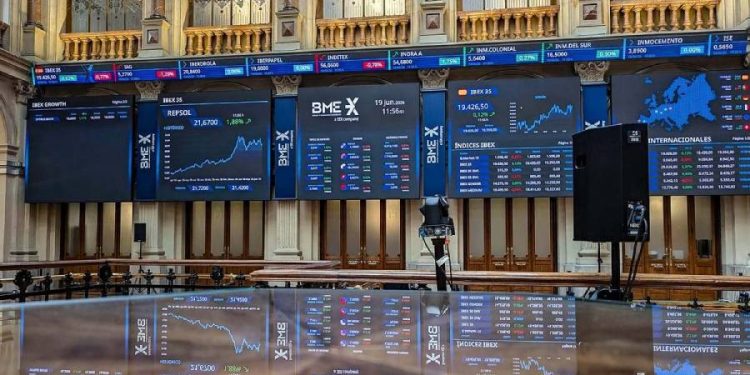 El Ibex 35 vuela a máximos históricos rozando los 19.700