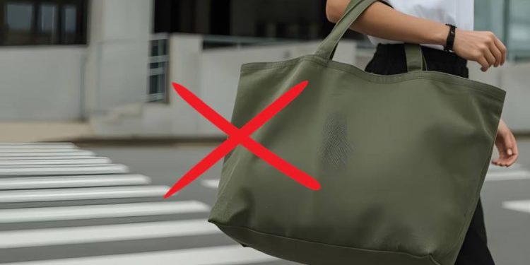 El adiós al XXL: El auge de las carteras compactas en 2026