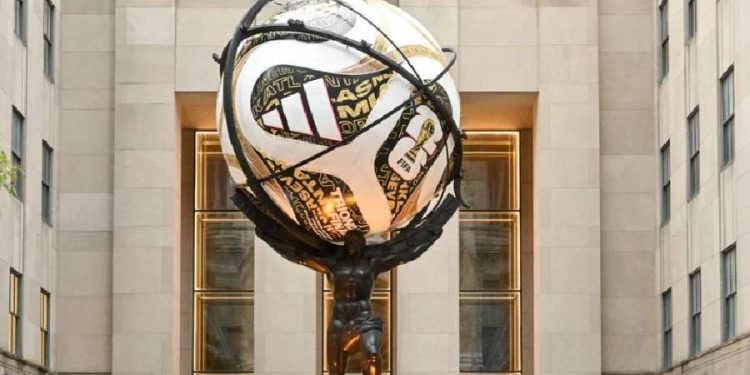 El balón de la final del Mundial conquista Nueva York con adidas