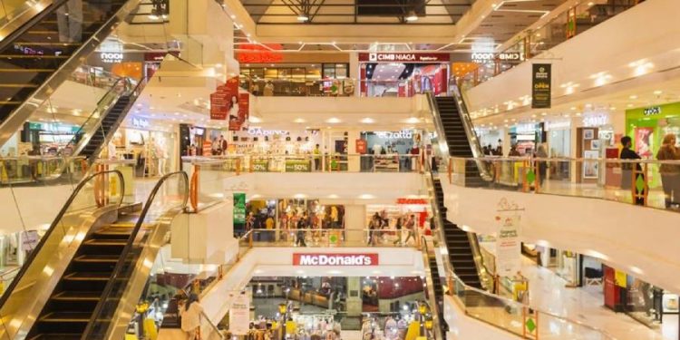 El bum de las rebajas eleva el tráfico comercial en España