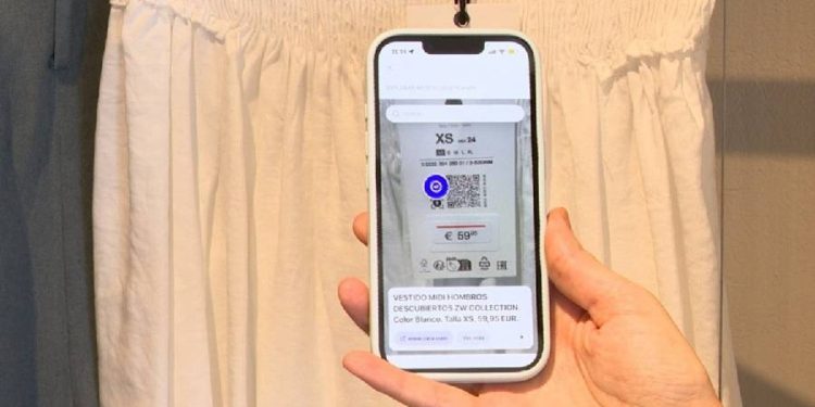 Inditex revoluciona la moda con etiquetas inteligentes en audio para personas ciegas