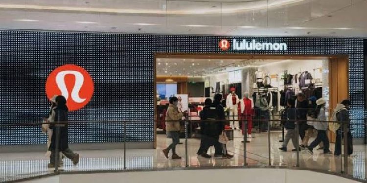 Lululemon desembarca en India con tienda en Nueva Delhi