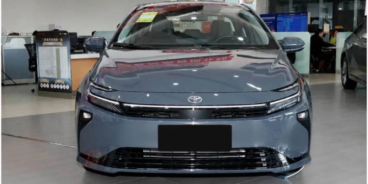 Toyota actualiza su clásico modelo sedán con mejoras tecnológicas y estéticas